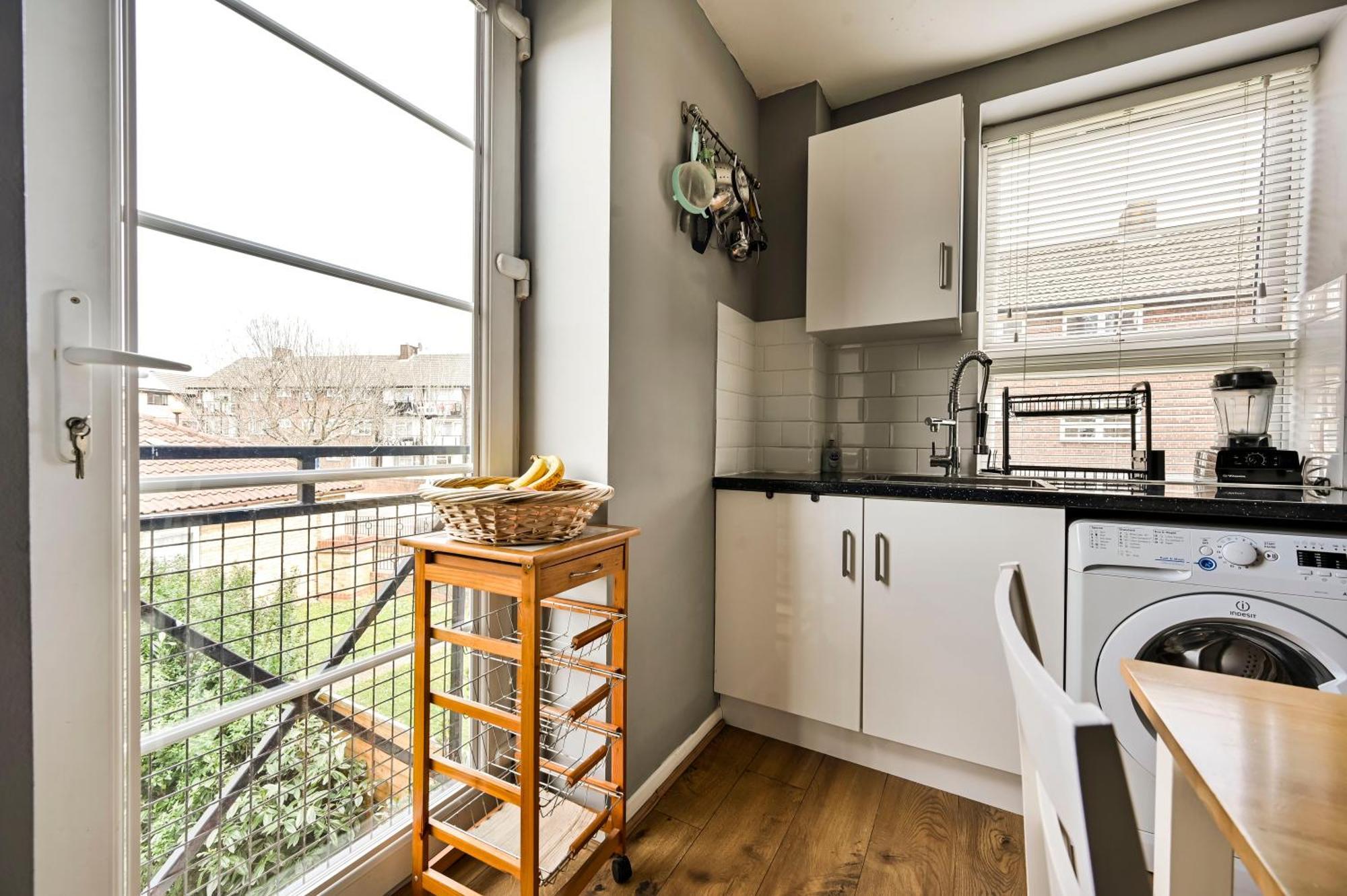 Cosy 1-Bed E15, Sleeps 4, 1 Min From Tube Station Near O2 Arena Apartment London Ngoại thất bức ảnh