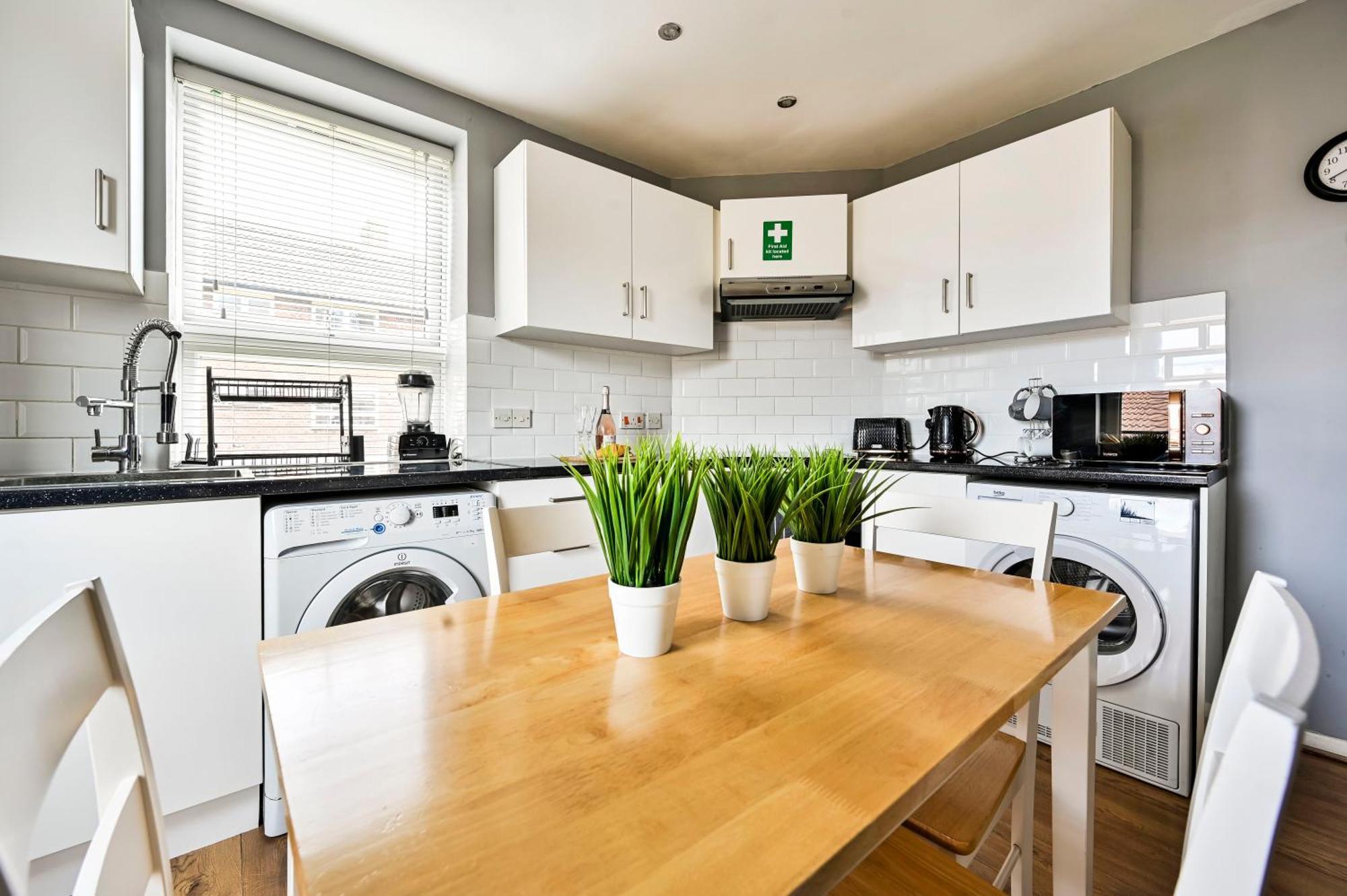 Cosy 1-Bed E15, Sleeps 4, 1 Min From Tube Station Near O2 Arena Apartment London Ngoại thất bức ảnh