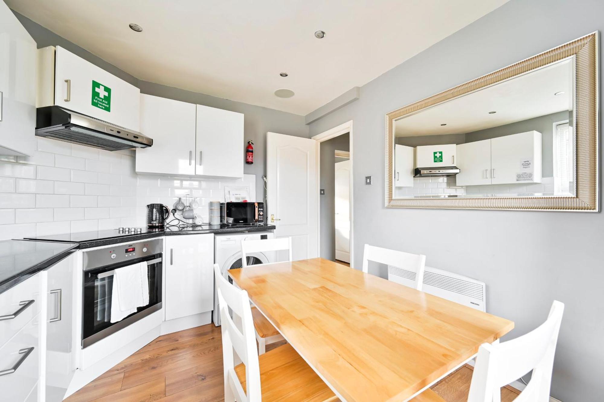 Cosy 1-Bed E15, Sleeps 4, 1 Min From Tube Station Near O2 Arena Apartment London Ngoại thất bức ảnh