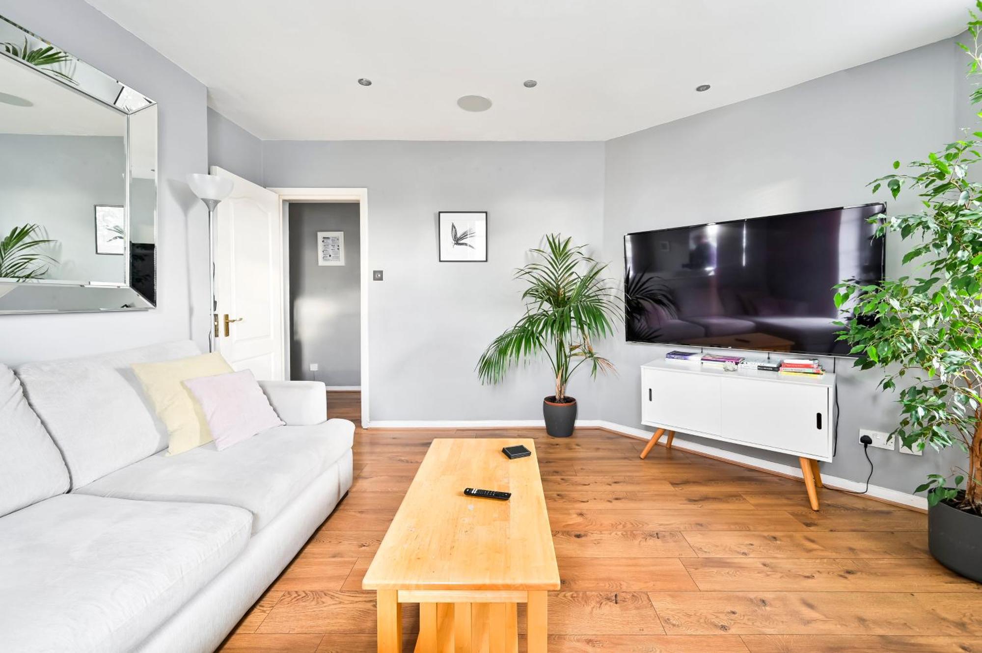 Cosy 1-Bed E15, Sleeps 4, 1 Min From Tube Station Near O2 Arena Apartment London Ngoại thất bức ảnh