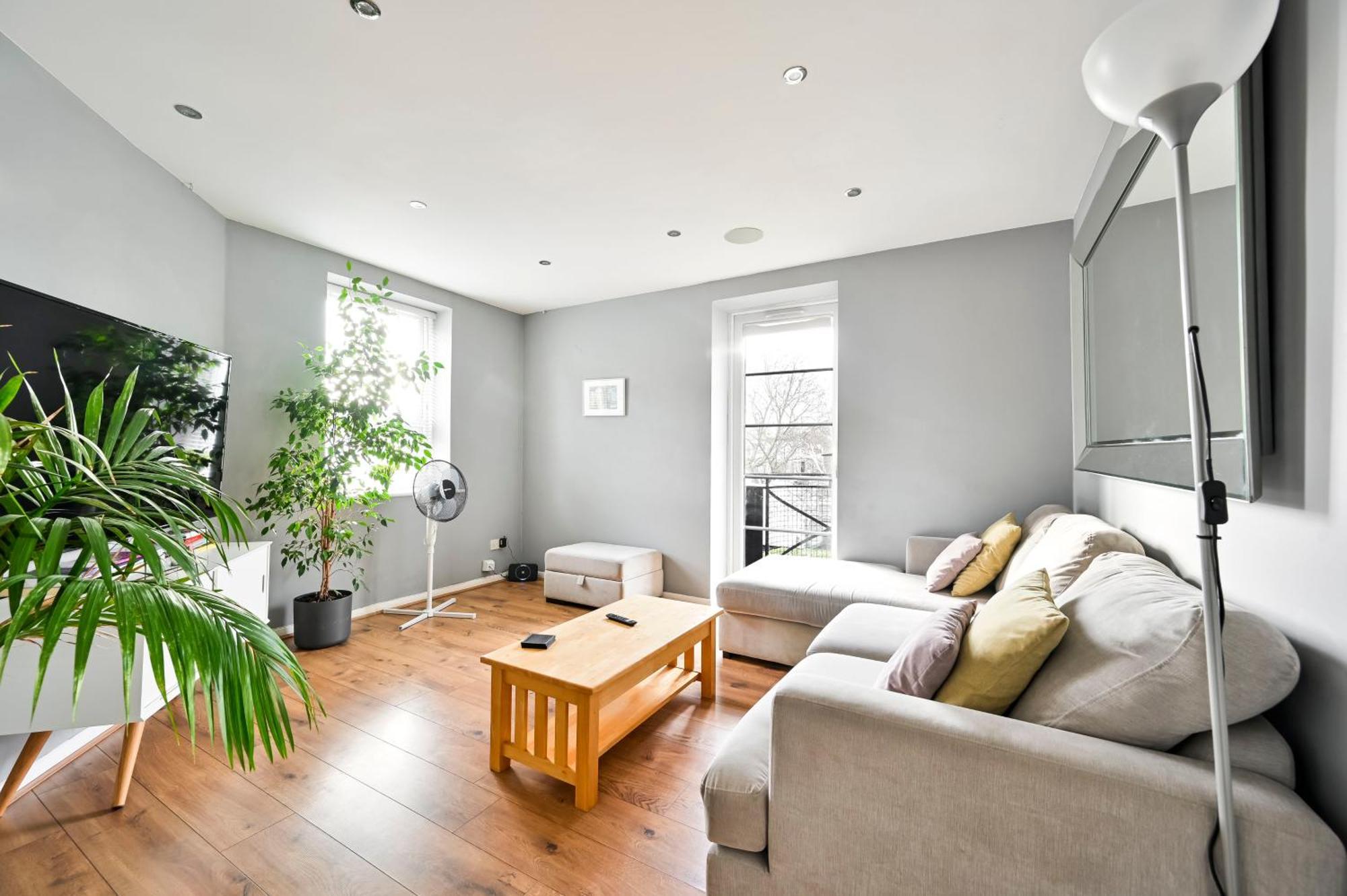 Cosy 1-Bed E15, Sleeps 4, 1 Min From Tube Station Near O2 Arena Apartment London Ngoại thất bức ảnh