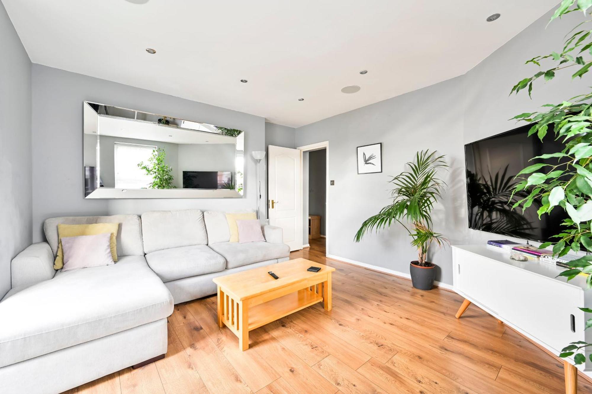 Cosy 1-Bed E15, Sleeps 4, 1 Min From Tube Station Near O2 Arena Apartment London Ngoại thất bức ảnh