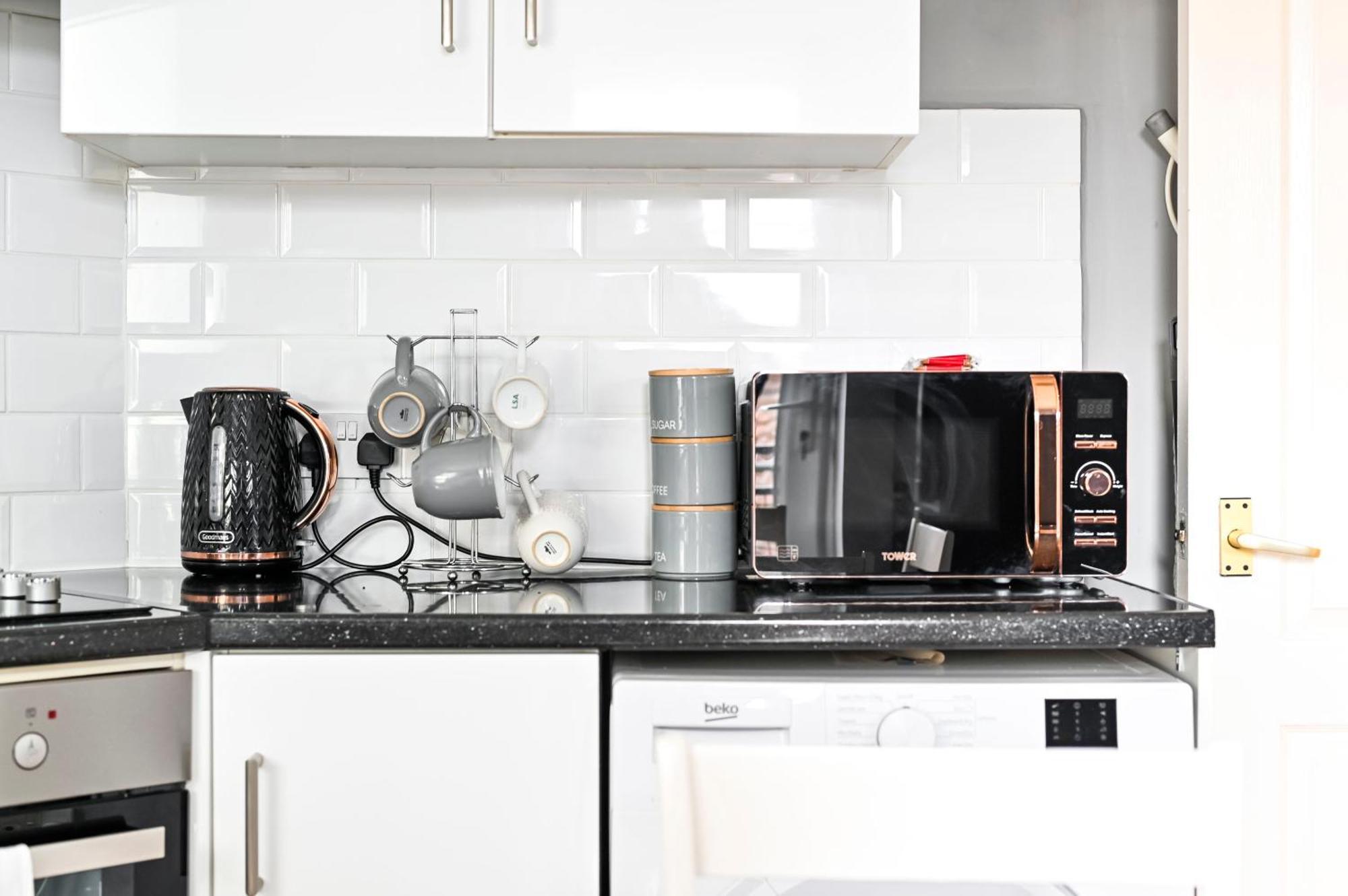 Cosy 1-Bed E15, Sleeps 4, 1 Min From Tube Station Near O2 Arena Apartment London Ngoại thất bức ảnh